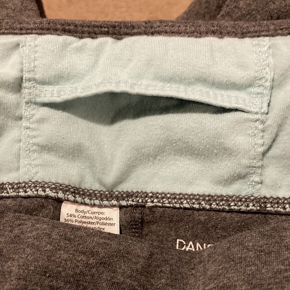 Danskin Capri Leggings (size M) - Picture 6 of 9